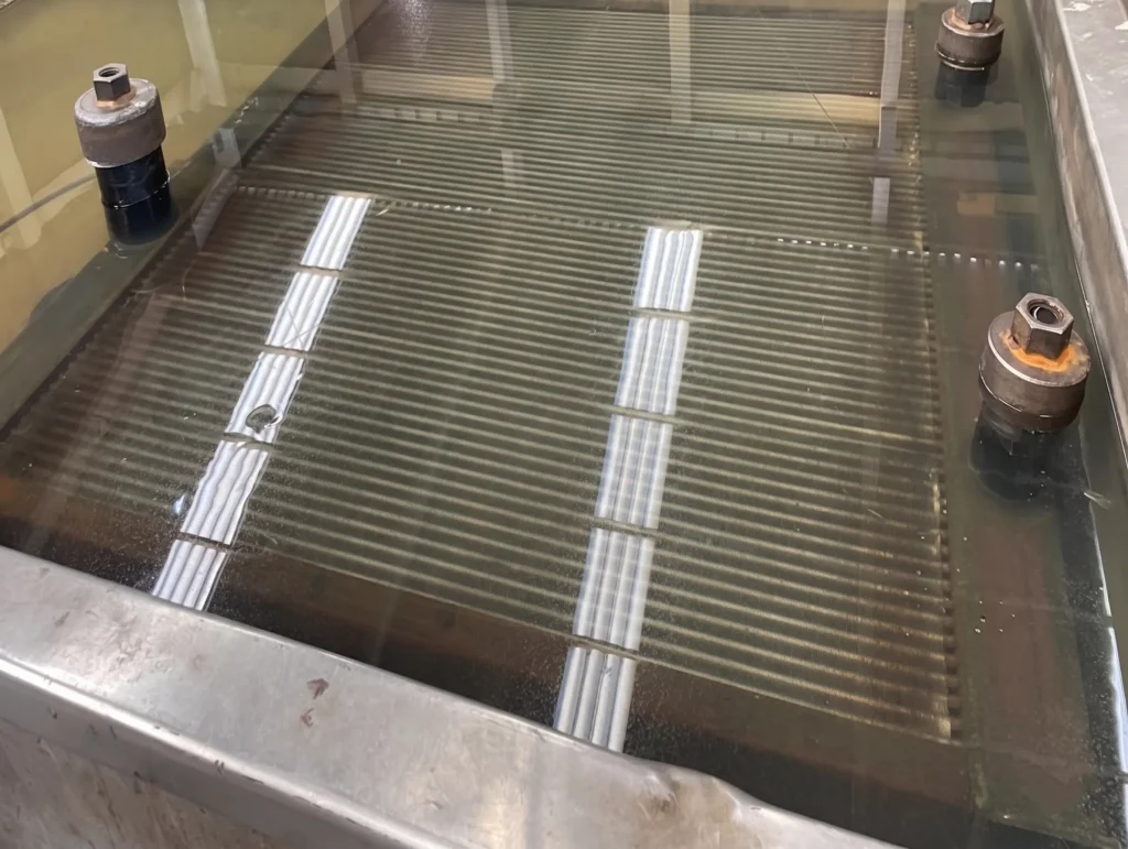 La falla en pruebas hidrostáticas es un indicador clave a evaluar.